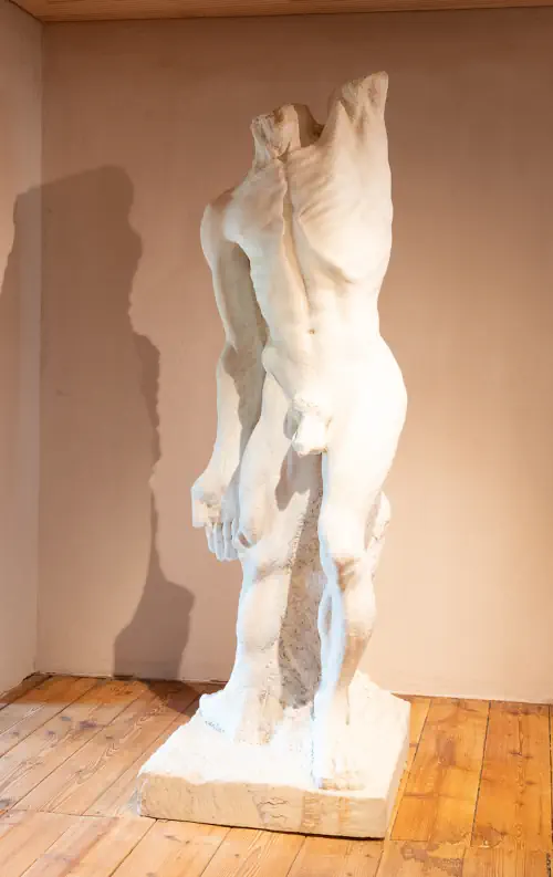 HK1_Foyer-Statue